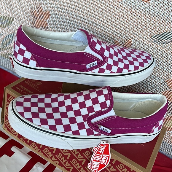 Vans Classic Slip-0n
(Checkerboard) Fuchsia Re VN000XG8AZY
Men’s Sneakers - Picture 11 of 16
